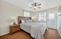 Jetty Sunrise. Pets Welcome. Pedestrian Beach on SAND! New! By Park! Restaurants - 4-Star