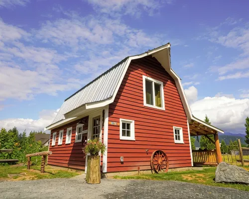 Stay in the Barn! Bedroom in the Hayloft! 칠리왝 호텔