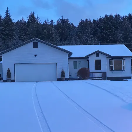 Emerald Isle Getaway - Tremendous 3-bedroom house with WiFi in Kodiak