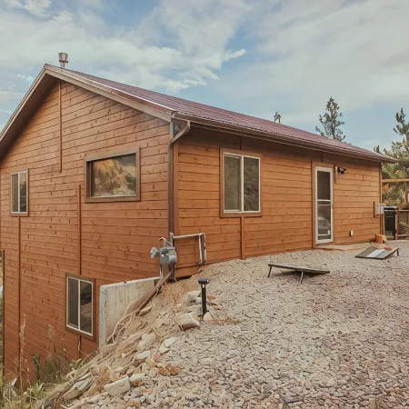 3-bedroom chalet in enchanting Bailey, Walk to town, Game Room, BBQ