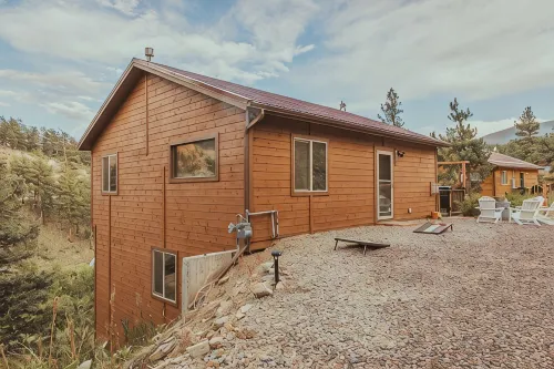 Mountain Views, Walk to Town, Hot Tub, AC - Wifi