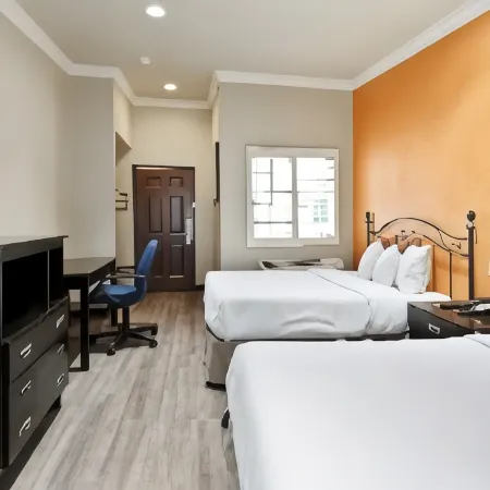 Le Blanc Inn & Suites