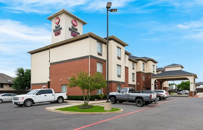 Best Western Plus Lake Dallas Inn  Suites