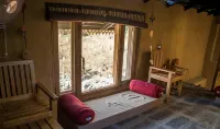 Prakriti Aalay - Riverside Mountain View Boutique Eco Resort - صديق للحيوانات الاليفة
