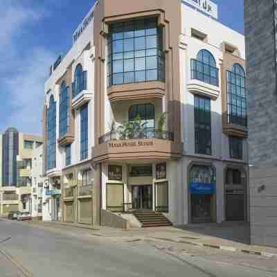 Maia Hotel Suites Hotel Exterior