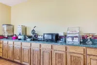 Super 8 by Wyndham Martinsville - parking