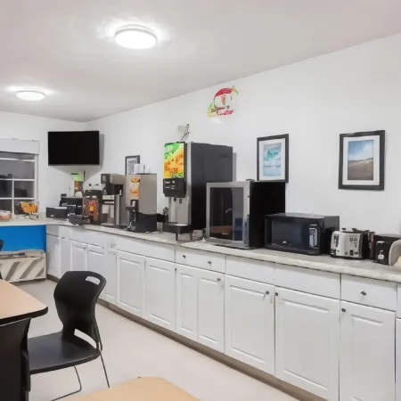 Super 8 by Wyndham Pensacola