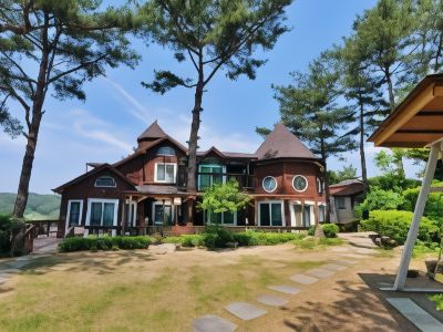 Castel on the Hill Pension
