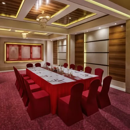 The Pride Hotel, Nagpur Отели рядом с достопримечательностью «Форт Ситабулди»