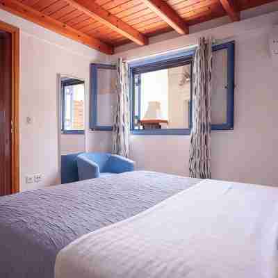 Sea Front Villa Private Pool, Wonderful Views of Avithos Beach. Airport 10 mins Rooms