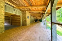 Tranquil retreat  on 16 acres sleeps 10 guests.