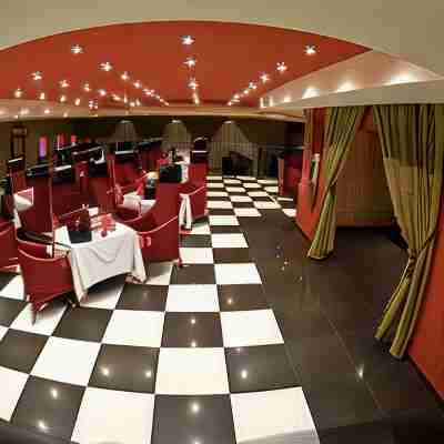 The Convention Center & Royal Suites Hotel Dining/Meeting Rooms