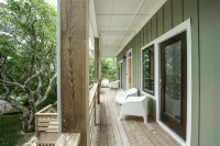 Modern Soundfront Studio, Pier access, Sunsets, Fishing, Watersports, Beach - 4-Star