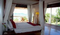 Secluded, exclusive, totally private luxury villa overlooking the prettiest bay. - 4성급