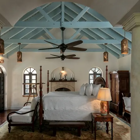 Luxurious 4 BR Beachfront Villa in Lower Peter Bay