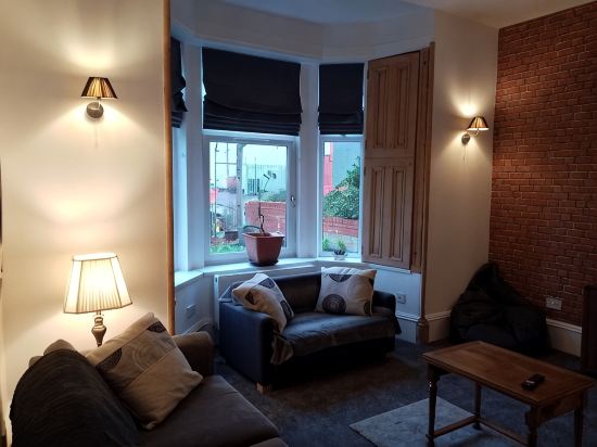 Beautiful Large 1 kingsized bed fully furnished apartment.