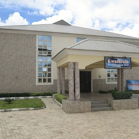 Elim Top Suites
