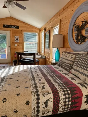Packwood Lodge & Cabins - parking