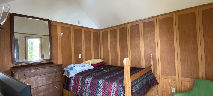 Lakefront cottage with private deck and dock, amazing porch with sunset views Hotels in Hector