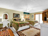Summer Special ! Log Cabin with Mountain View, Hot Tub, Pool Table, Sleeps 10
