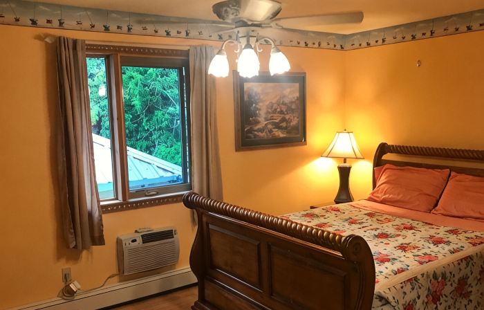 Covered parking/3 bedrooms, sitting room, restroom w/laundry, full kitchen, deck