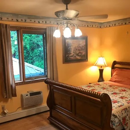 Covered parking/3 bedrooms, sitting room, restroom w/laundry, full kitchen, deck