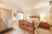 Red Feather Woodland Retreat, Family and Pet Friendly, 4 Beds - Chalets
