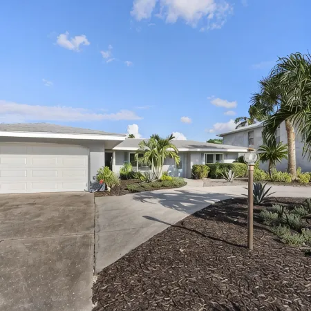 Casa di Amici – Heated Saltwater Pool and Canal Home Near Ami & Much More!