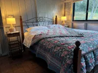 Cosy mud brick  cottage in a serene bush setting, near Tathra.