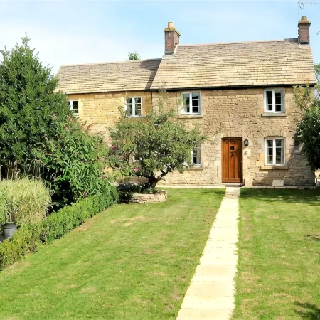 Roseleigh Cottage in the heart of Stow-on-the-Wold with parking for 2 cars.