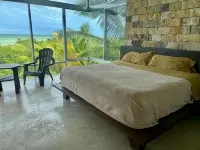 Ocean Villa. 100feet from beach and private Hôtels à : 