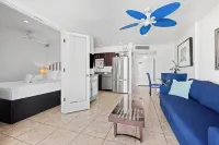 Charming 1-bedroom, beachfront condo in marvelous Longboat Key