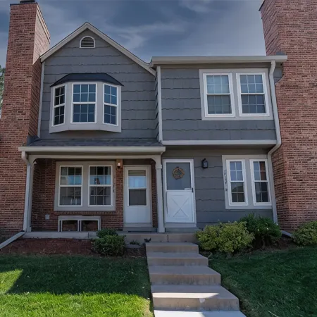 Charming 2-bedroom townhome with AC, WiFi in enchanting Aurora