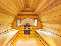 60 m2 luxury apartment with double jacuzzi and private Finnish sauna, in villa Hotels in Oss