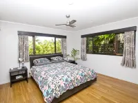 Nevaeh Holiday Home + Pool + Unlimited Internet Hotels in Avarua