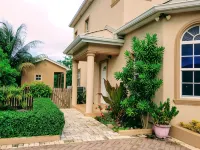 Casa de Bells 2 - Studio apartment with pool, gazebo, private entrance & parking