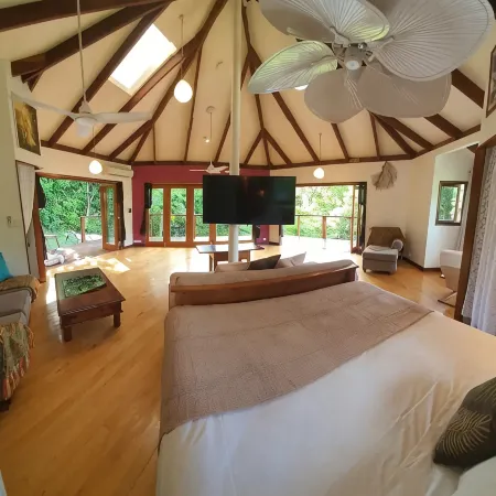 Treeverb Beach House : Hexagonal Beach house in the Daintree