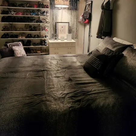 Located Near Notre Dame and other local Colleges. Sleeps 3-4