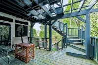 3BR Oceanview Townhouse on Boulevard I Walk to downtown l Sleeps 8 - Balcony