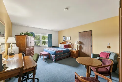 Iron Ridge Inn Motel - parking