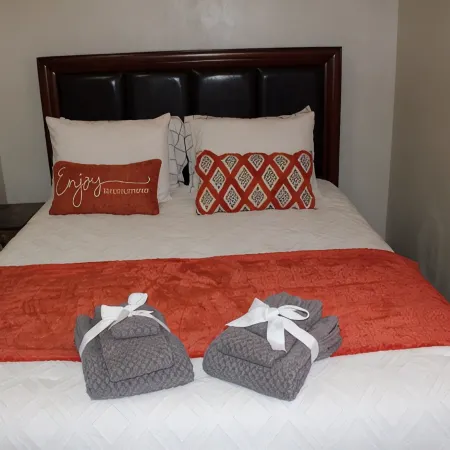Experience Belleville in a 2 Br Cozy Home with a Stl Cardinals Theme.