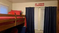 Experience Belleville in a 2 Br Cozy Home with a Stl Cardinals Theme. - Wifi