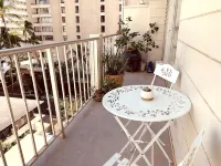 Waikiki Living, 4 blocks from surf, mountain views, king size bed and office! - Bungalows