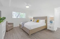 Waterfront Oasis 2BR/2BA with Pool, Gym, Balcony & Parking