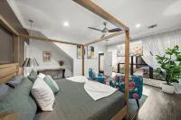 Luxe Kirby Retreat. Heated Pool, King Suites & Games. Secluded, Central Setting - Private Pools