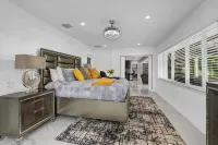 BEST LOCATION, Few min walk, Bike to Deerfield Beach and Pier. one acre property - 4-Sterne