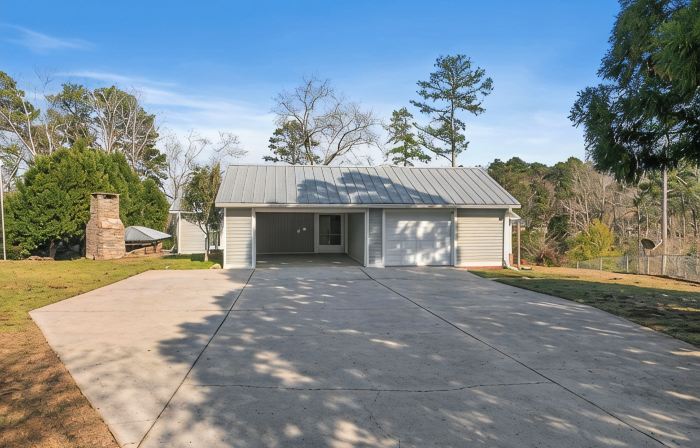 BIG WATER views in Abbeville: 3BR, Master Ste, Hot Tub, Ice Machine, Beach Area
