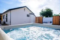 Casa del Sol: Chic Family Home with Heatable Private Pool & Guest House - Homestays