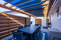 Casa del Sol: Chic Family Home with Heatable Private Pool & Guest House - Homestays
