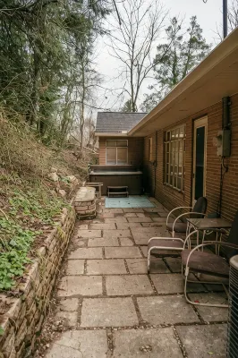 Vintage Vibes! Mid century style with modern comfort. - 4성급